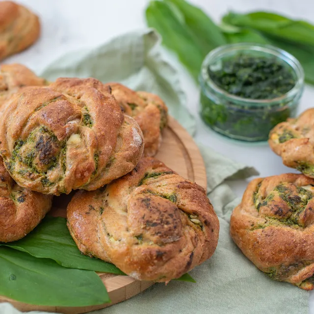 Bärlauch Franzbrötchen Gebäck mit Feta